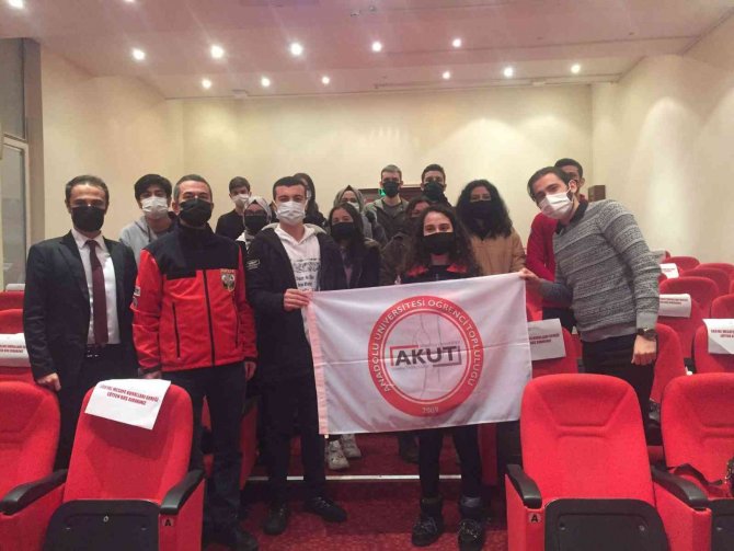 Anadolu Üniversitesi Akut Öğrenci Topluluğu Eğitimleri Sürüyor