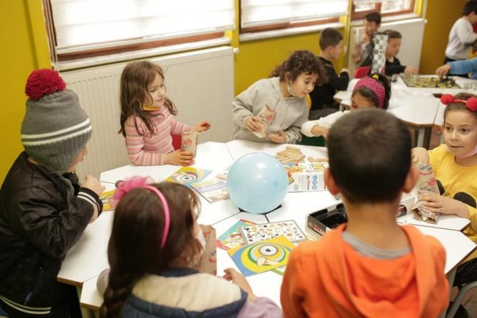 Aslanapa’da Yenilenen İlkokul Kütüphanesinin Açılışı Yapıldı