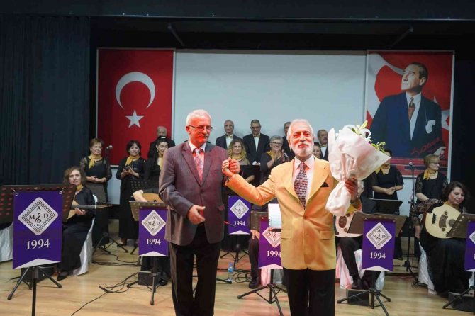 “Ayvalık Fidanlarına Bir Destek De Müzik Derneği’nden Geldi