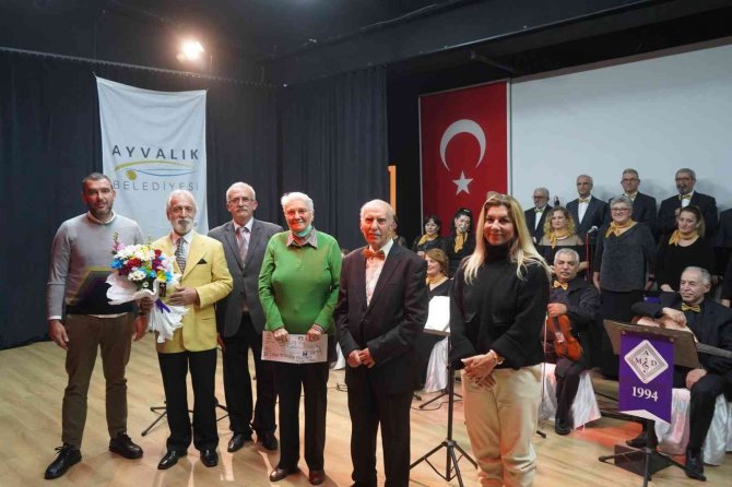 “Ayvalık Fidanlarına Bir Destek De Müzik Derneği’nden Geldi
