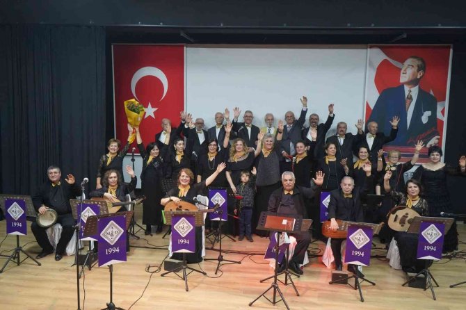 “Ayvalık Fidanlarına Bir Destek De Müzik Derneği’nden Geldi