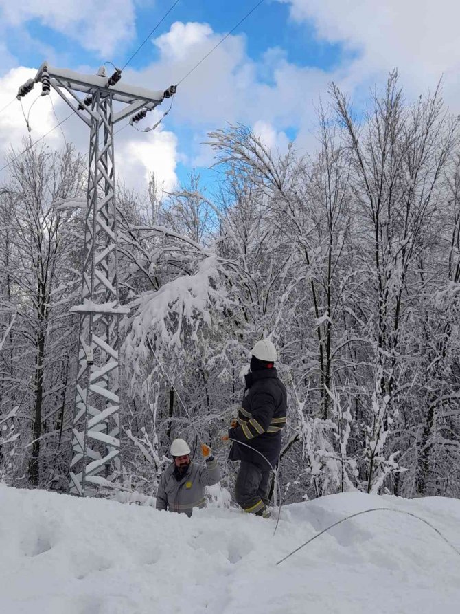 Başkent Edaş Batı Karadeniz’de Kesintisiz Elektrik İçin Sahada