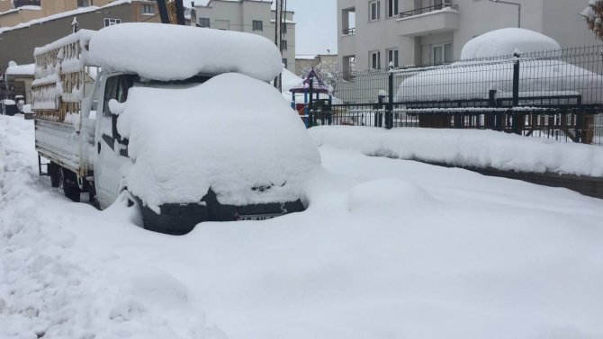 Karlıova’da Araçlar Kara Gömüldü