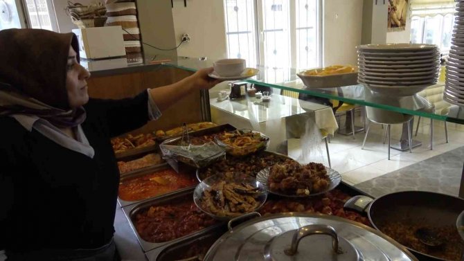 Girişimci Ev Kadınları Hünerlerini Kazanca Dönüştürdü