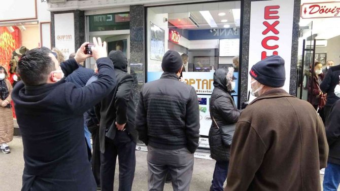 Türk Lirası Değer Kazandı, Döviz Bürolarında Hareketlilik