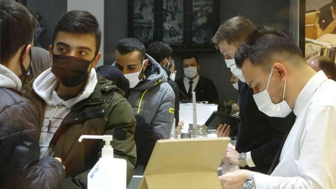 Türk Lirası Değer Kazandı, Döviz Bürolarında Hareketlilik