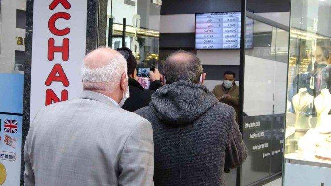 Türk Lirası Değer Kazandı, Döviz Bürolarında Hareketlilik