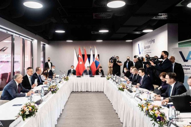 Dışişleri Bakanı Çavuşoğlu Vişegrad Grubu + Türkiye Dışişleri Bakanlığı Toplantısına Katıldı