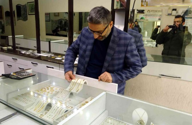 Kayseri’de Döviz Bürolarında Yoğunluk