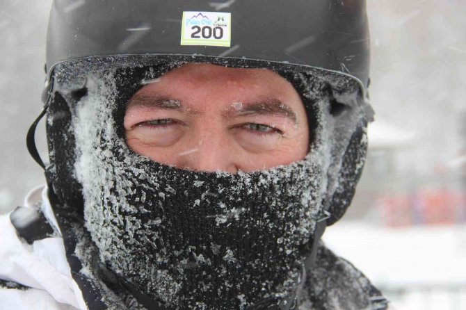 Erzurum’da Lapa Lapa Yağan Kar, Kimine İşkence Kimine Eğlence Oldu
