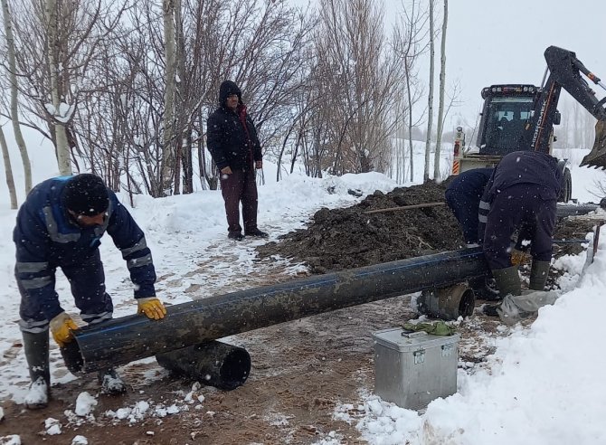 Hakkari’de Kar Yağışı Altında Su Arıza Onarımı