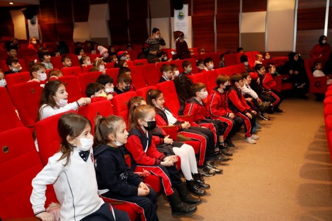 Keloğlan Horozunu Öğrencilerle Aradı