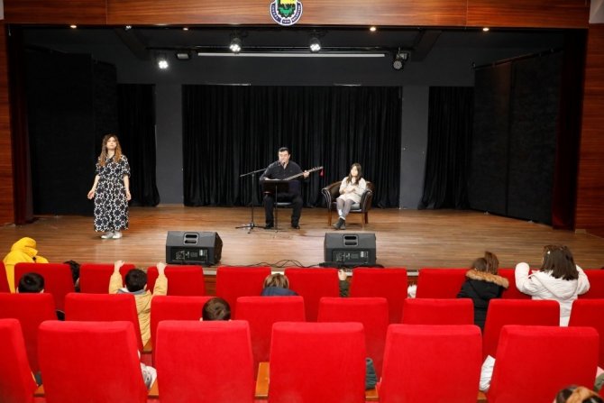 Keloğlan Horozunu Öğrencilerle Aradı
