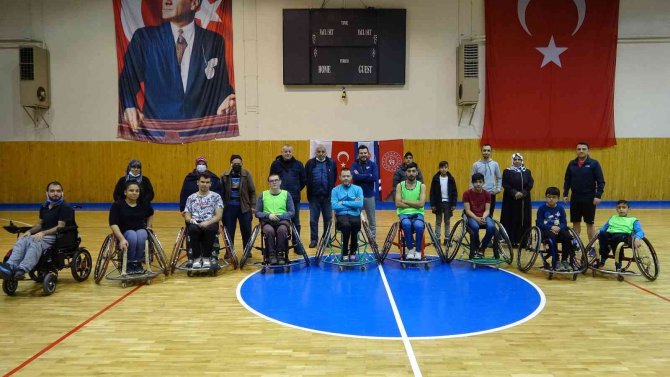 Engelleri Basketbol Oynayarak Aşıyorlar