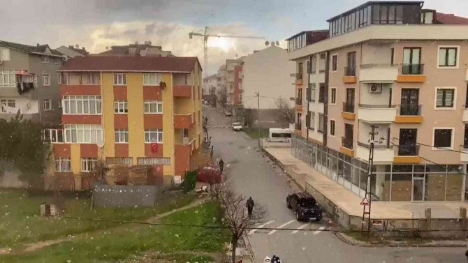 İ̇stanbul Anadolu Yakasında Kar Yağışı Etkili Oldu