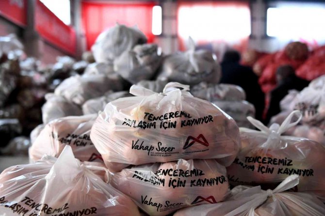 Mersin’de Dar Gelirli Ailelere Patates Ve Soğan Desteği