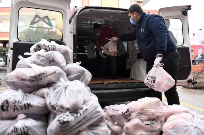 Mersin’de Dar Gelirli Ailelere Patates Ve Soğan Desteği