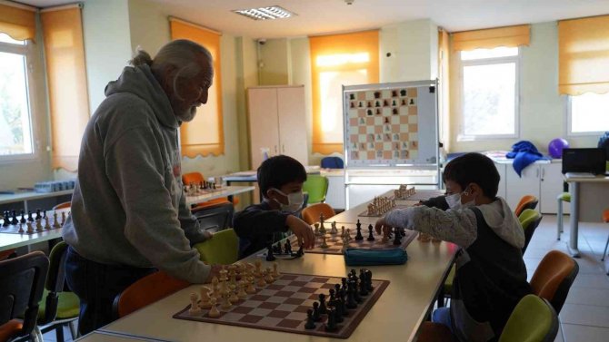 Milas’ta Satranç Kursları Dört Seviyede Devam Ediyor