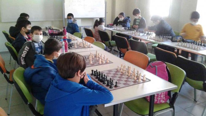 Milas’ta Satranç Kursları Dört Seviyede Devam Ediyor