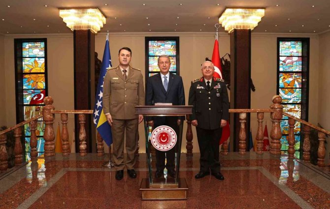 Milli Savunma Bakanı Akar, Bosna Hersek Genelkurmay Başkanı Masovic’i Kabul Etti