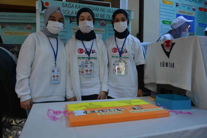Öğrenciler Bilim Fuarında Buluşlarını Sergiledi