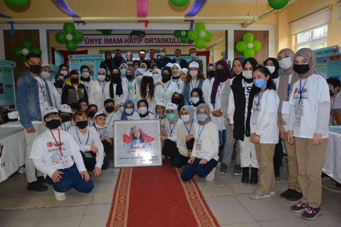 Öğrenciler Bilim Fuarında Buluşlarını Sergiledi