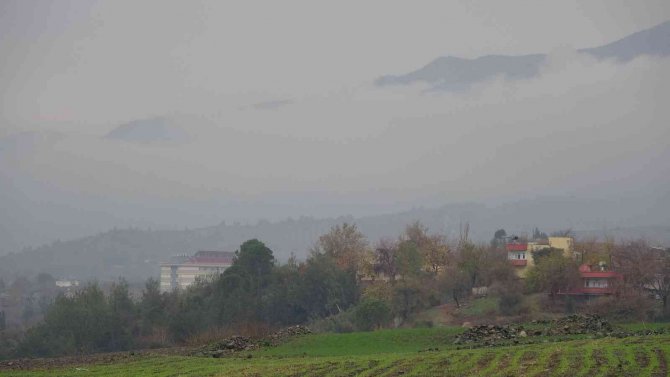 Yağmur Sonrası Sis Bulutları İle Şelale Görsel Şölen Sundu