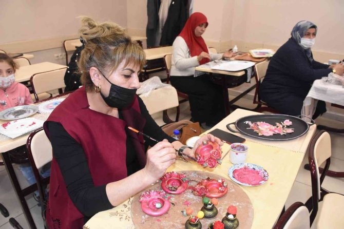 Hem Moral Depoluyor Hem De Bütçeye Katkı Sunuyorlar