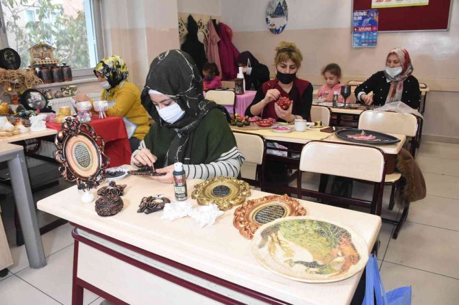 Hem Moral Depoluyor Hem De Bütçeye Katkı Sunuyorlar