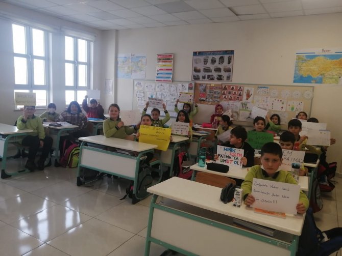 Öğrenciler Harçlıklarıyla Sma Hastası Eslem Fatma’ya Destek Oldular