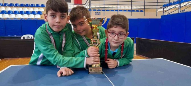 Salihli Belediyespor Masa Tenisinde Ege Bölgesi Şampiyonu Oldu