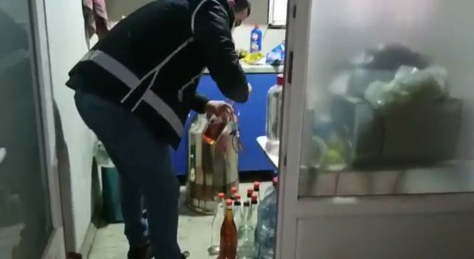 Lastik Dükkanını İçki İmalathanesine Çevirmişler