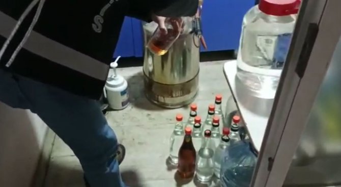 Lastik Dükkanını İçki İmalathanesine Çevirmişler