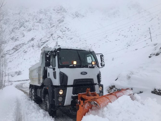 Şırnak’ta Kar 1 Metreyi Buldu