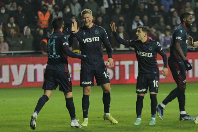 Spor Toto Süper Lig: Altay: 1 - Trabzonspor: 2 (Maç Sonucu)