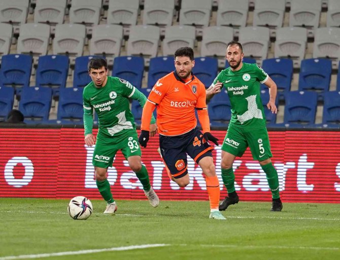 Spor Toto Süper Lig: Medipol Başakşehir: 1 - Gzt Giresunspor: 1 (İ̇lk Yarı)