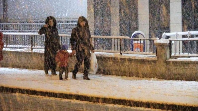 Tokat’ta Kar Yağışı Ve Buzlanma Ulaşımda Aksamalara Neden Oldu