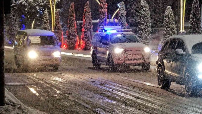 Tokat’ta Kar Yağışı Ve Buzlanma Ulaşımda Aksamalara Neden Oldu