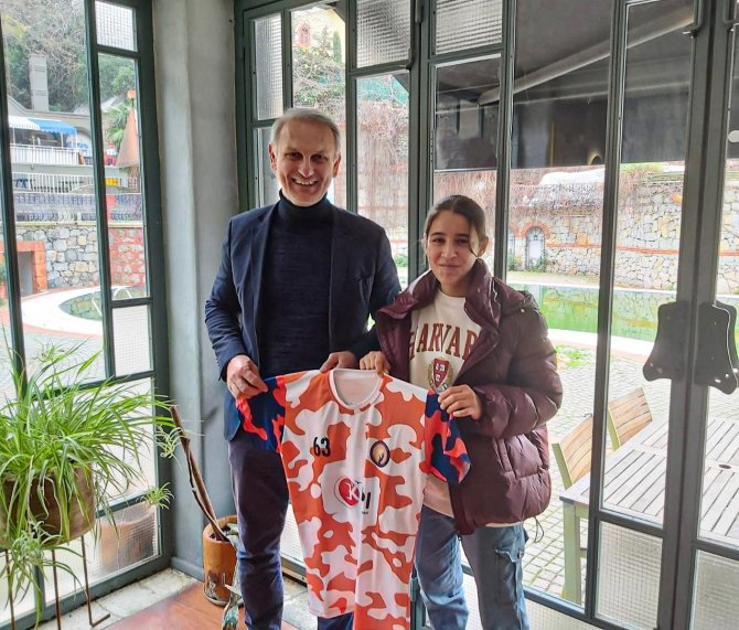 Genç Hentbolcu Merve Akpınar’a Ödül