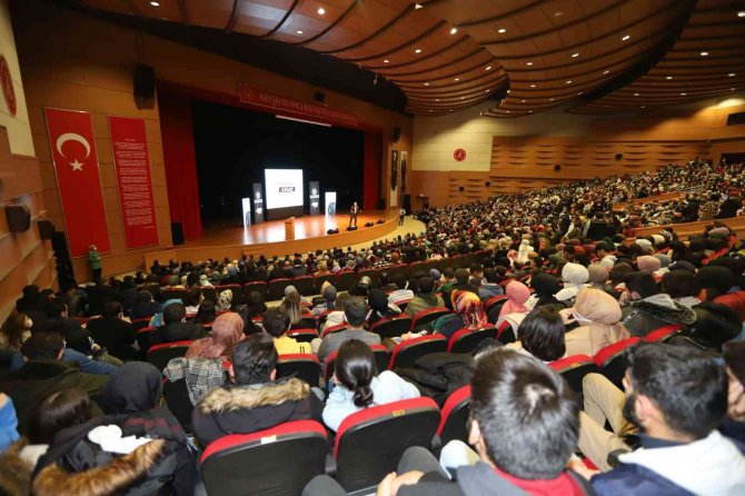 Bekir Develi Nevü’de ‘Fabrika Ayarı’ Adlı Söyleşide Bulundu