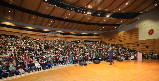 Bekir Develi Nevü’de ‘Fabrika Ayarı’ Adlı Söyleşide Bulundu