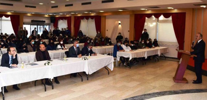 Altınova’da Lise Öğrencileriyle Buluşan Yalova Valisi Muammer Erol: