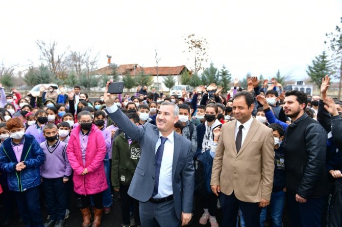 Yeşilyurt’ta İki Okul Modern Bir Kimliğe Kavuştu
