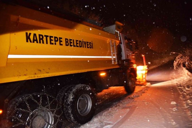 Kartepe Belediyesi Ekipleri Kar Nöbetini Sürdürüyor