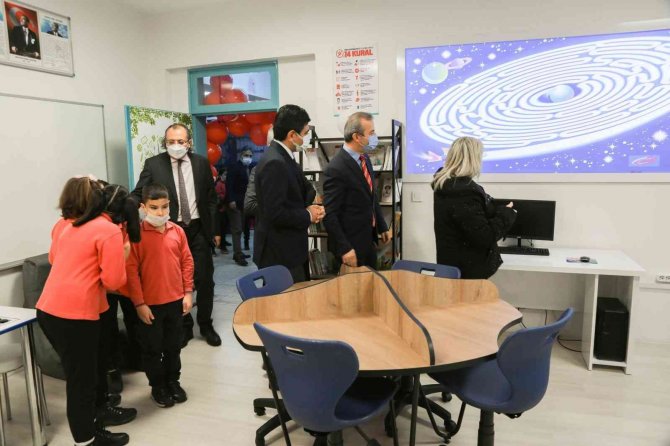 "Kütüphanesiz Okul Kalmasın" Projesi Okullarda Devam Ediyor