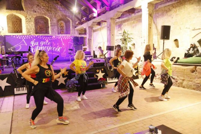 Büyükçekmece’de En Uzun Gece Müzik Ve Dansla Dolu Dolu Geçti