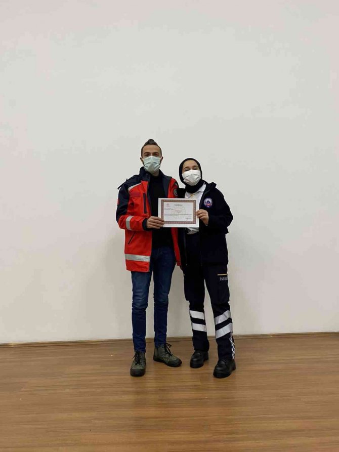 Üniversite Öğrencilerine Sertifikalı İlk Yardım Eğitimi Verildi