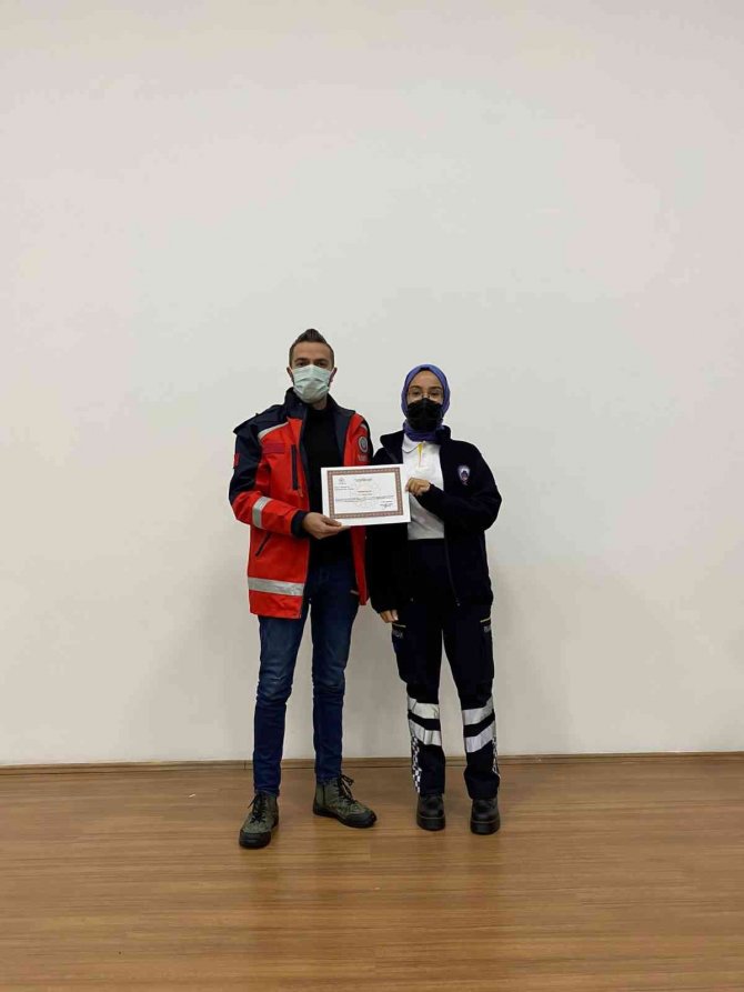 Üniversite Öğrencilerine Sertifikalı İlk Yardım Eğitimi Verildi