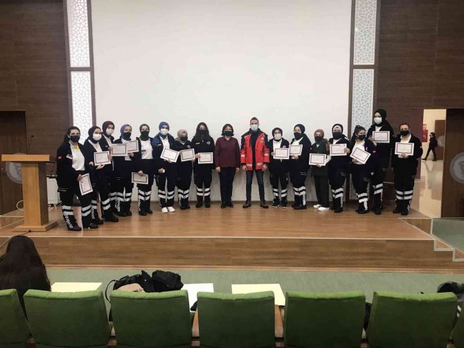 Üniversite Öğrencilerine Sertifikalı İlk Yardım Eğitimi Verildi