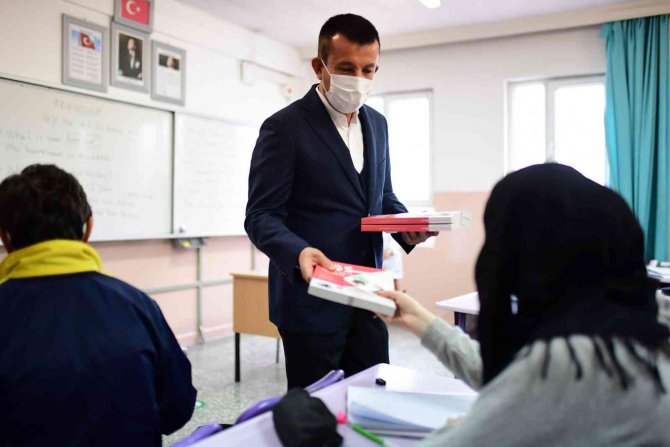 Altındağlı Öğrencilere Kitap Desteği